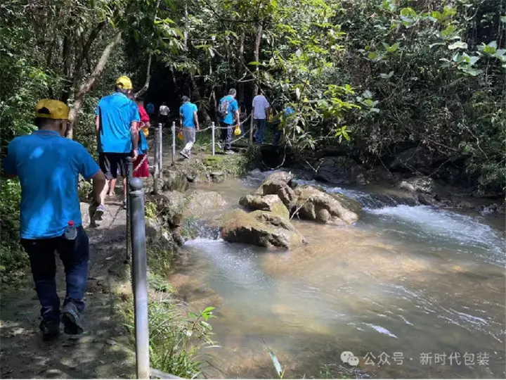 Gathering Strength and Walking to the Sun-Zhaoqing Tour of (