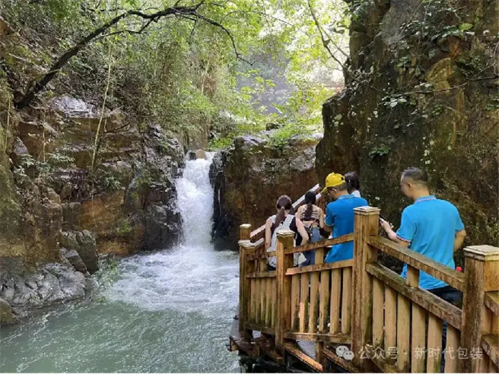 Gathering Strength and Walking to the Sun-Zhaoqing Tour of ( (3)