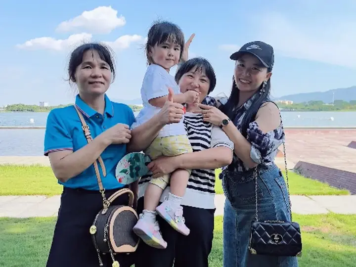 Gathering Strength and Walking to the Sun-Zhaoqing Tour of ( (13)